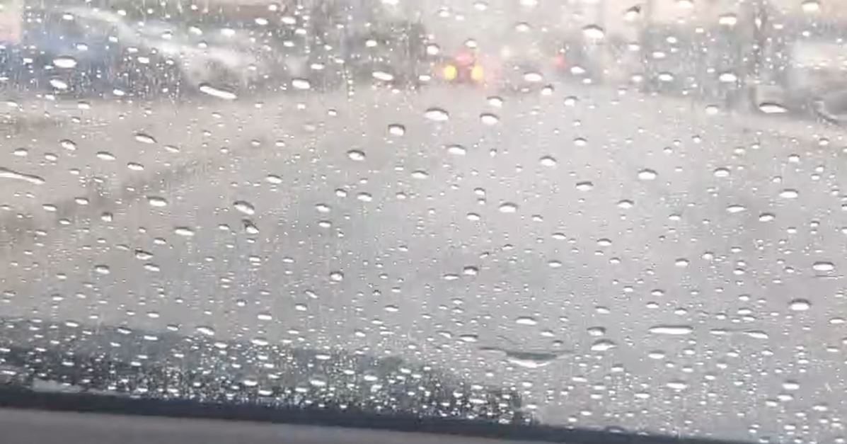 Έφερε προβλήματα η κακοκαιρία: Διακοπή ρεύματος στη Λευκωσία, συσσώρευση νερού στους δρόμους