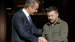 Στην Αθήνα ο Βολοντίμιρ Ζελένσκι, βλέπει Κυριάκο Μητσοτάκη