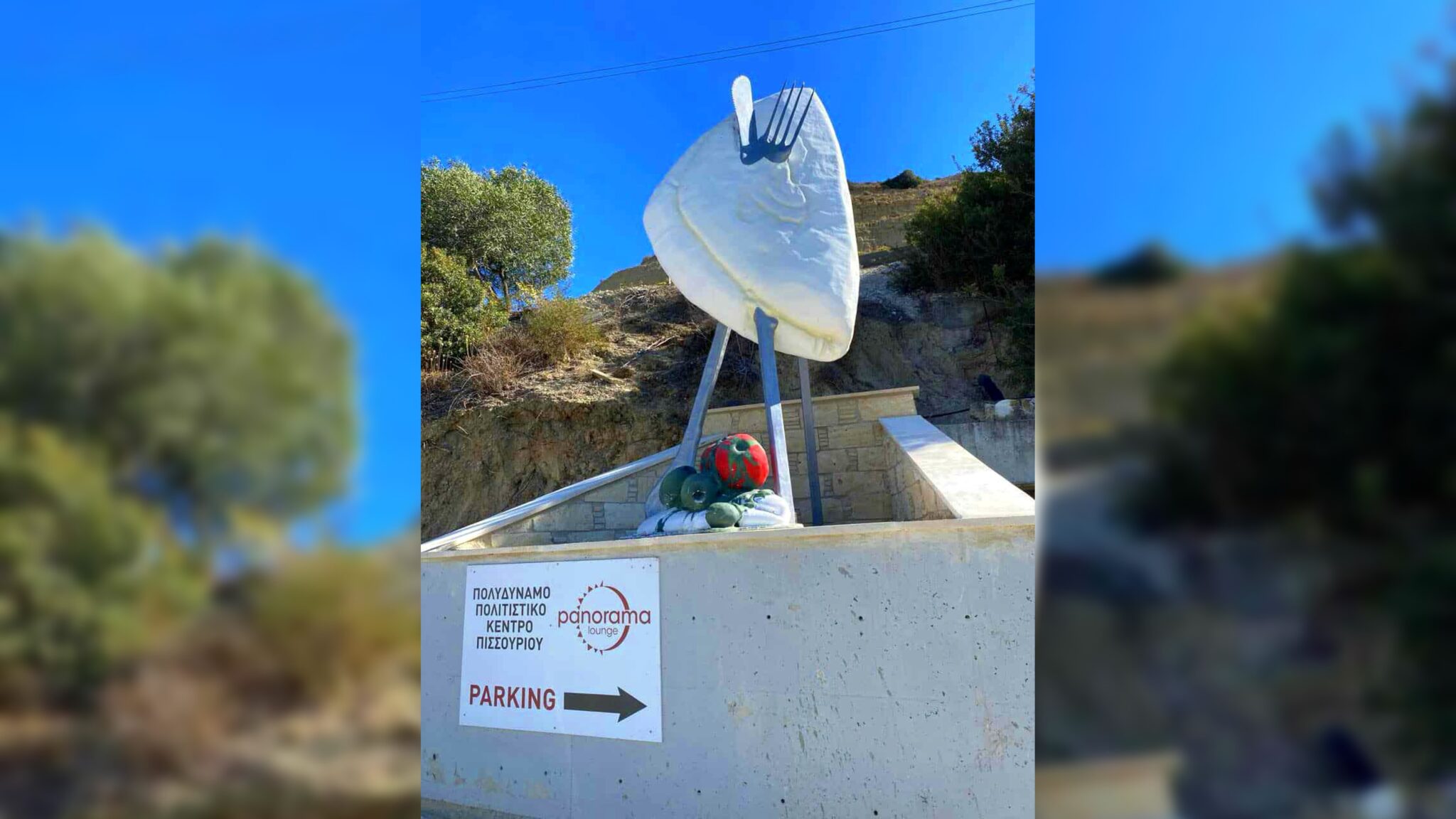 ΦΩΤΟ: Το χαλλούμι έγινε… γλυπτό, πού βρίσκεται το νέο viral μνημείο