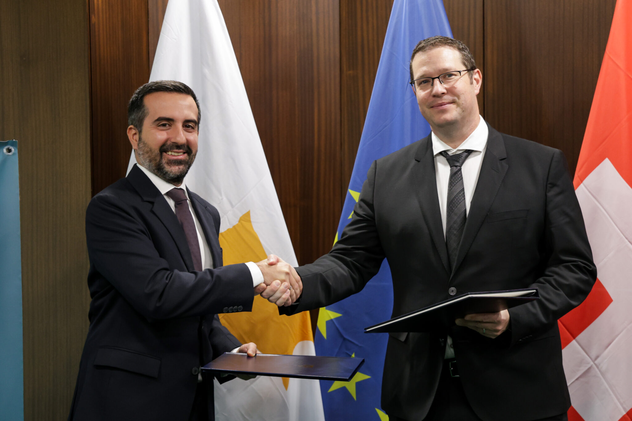 Η Ελβετία δίνει στην Κύπρο 10,7 εκ. βοήθεια για το μεταναστευτικό