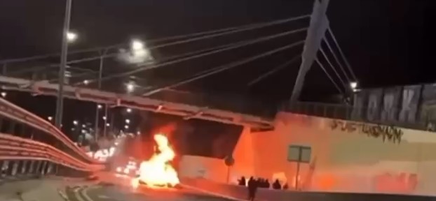 ΒΙΝΤΕΟ: Εικόνες χάους στη Λεμεσό λόγω «ACAB», έβαλαν φωτιά σε κυκλικό κόμβο