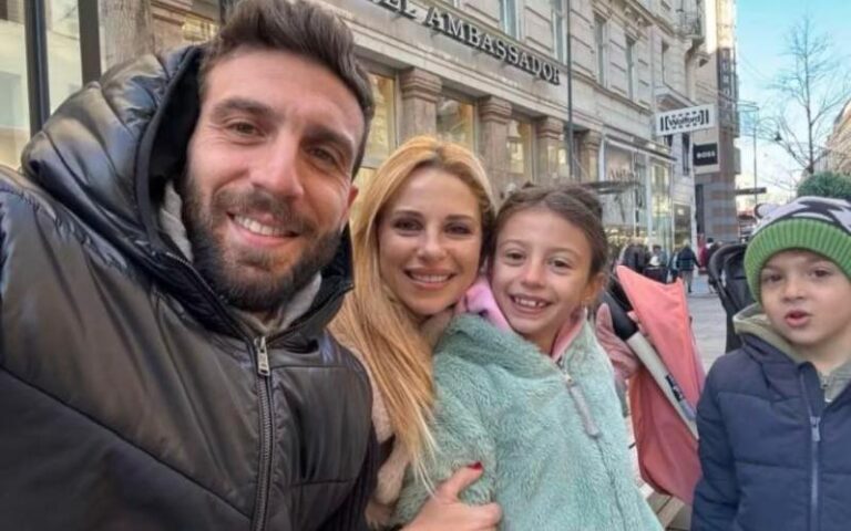 Σε mood Χριστουγέννων η Χριστιάνα Αριστοτέλους – Ζύμωσε πίτες με τα παιδιά της (ΒΙΝΤΕΟ)