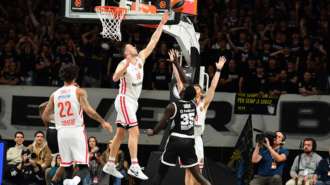 Έκανε τα εύκολα-δύσκολα και πήρε νίκη «θρίλερ» στη Μπολόνια ο Ολυμπιακός