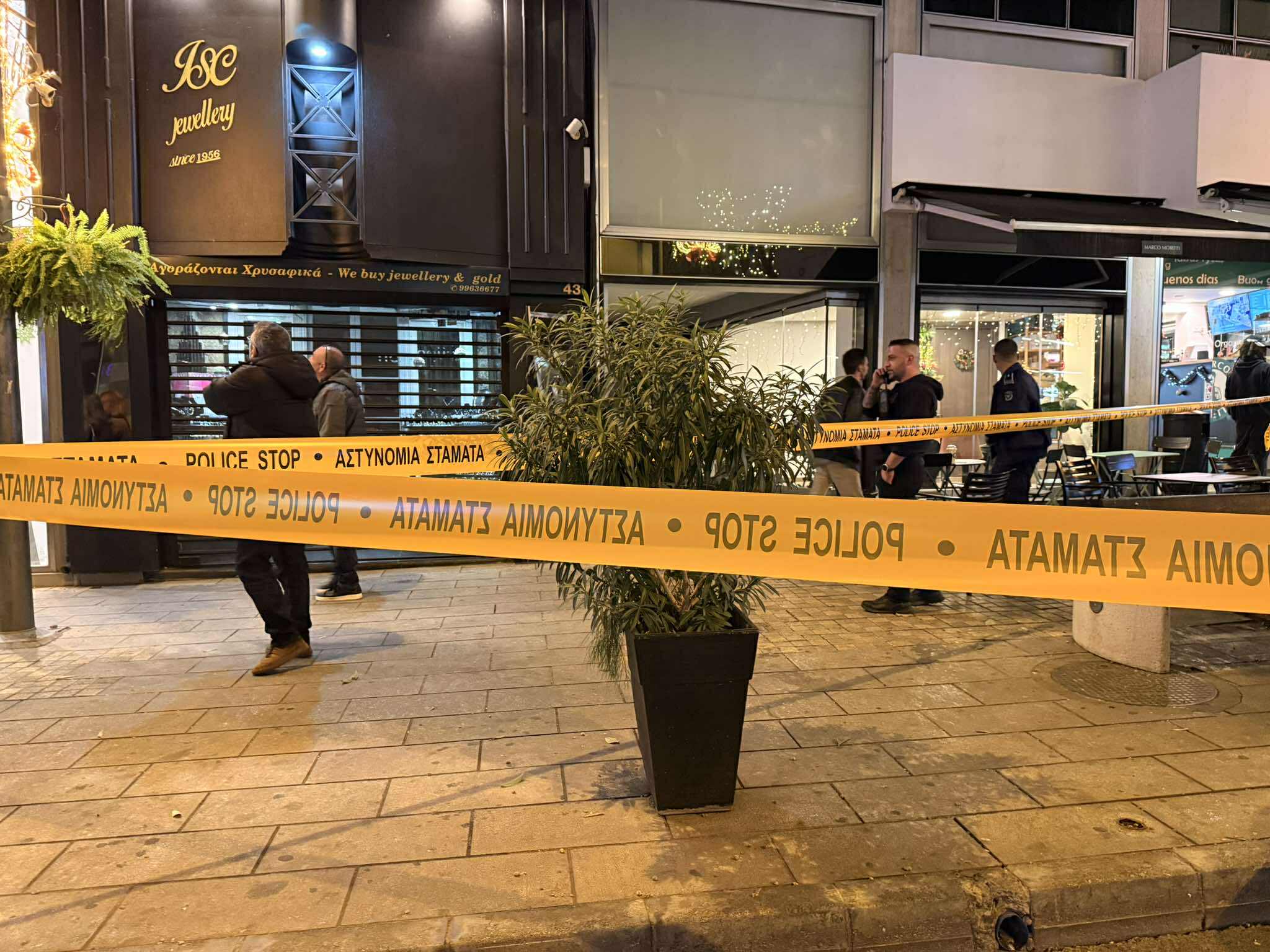 ΒΙΝΤΕΟ&ΦΩΤΟ: Γυαλιά καρφιά και ισχυρή αστυνομική δύναμη στο σημείο της άγριας συμπλοκής στη Λεμεσό