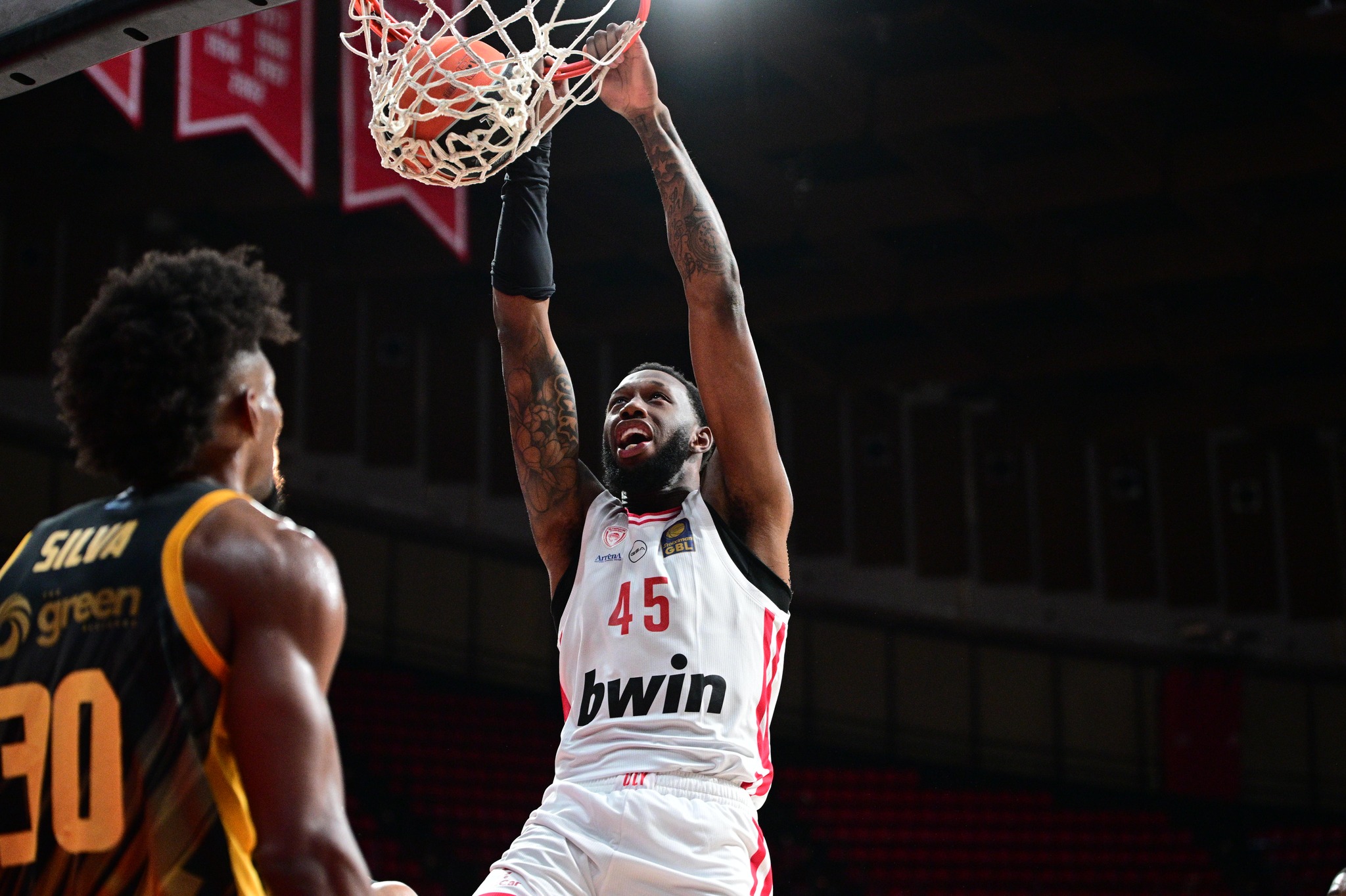 «Η Παρτίζαν προσπάθησε να ανταλλάξει τον Τζόουνς με τον Χολ»