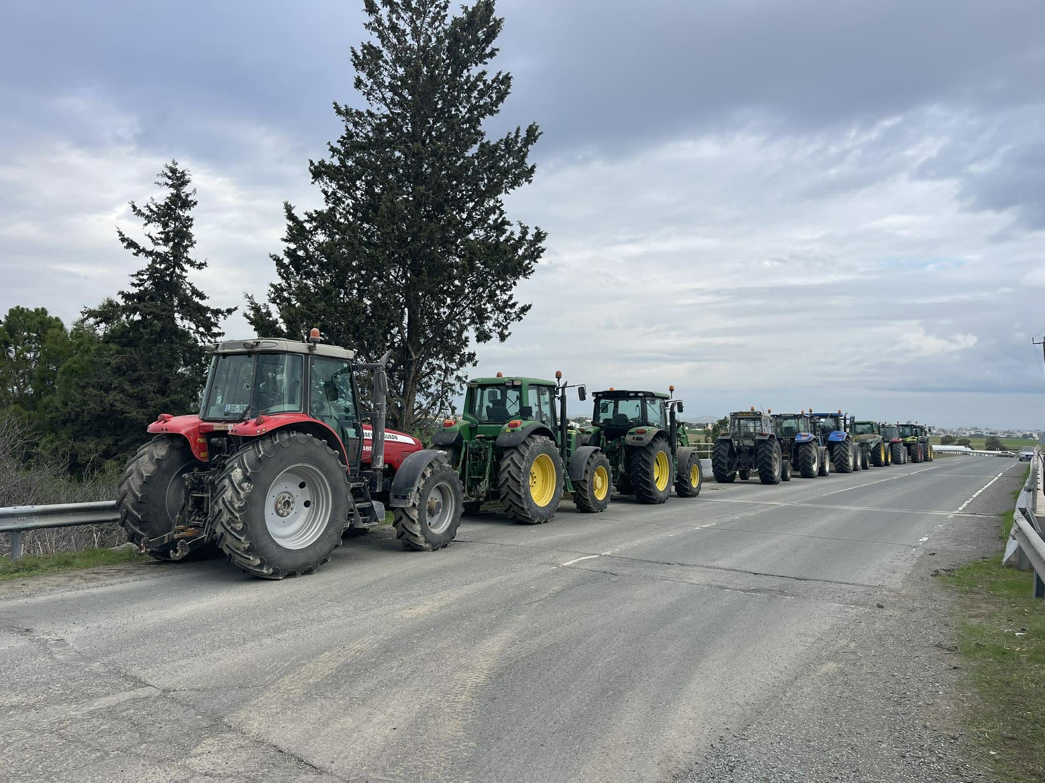 Περίπου 100 τρακτέρ κατεβαίνουν στους δρόμους της πρωτεύουσας, πορείες σε όλη την Ευρώπη