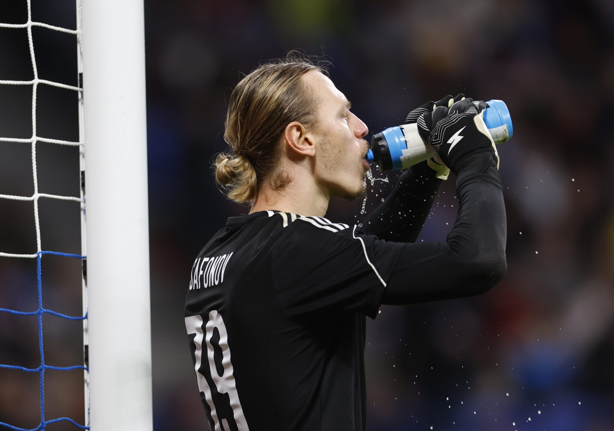 Πλήγμα στην Παρί με Σαφόνοφ, υπέστη κάταγμα στο αριστερό χέρι