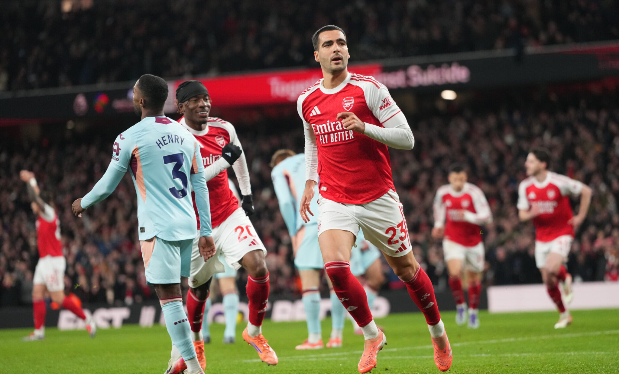 Επέστρεψε στις νίκες και παραμένει σε απόσταση ασφαλείας από τους διώκτες της η πρωτοπόρος Άρσεναλ