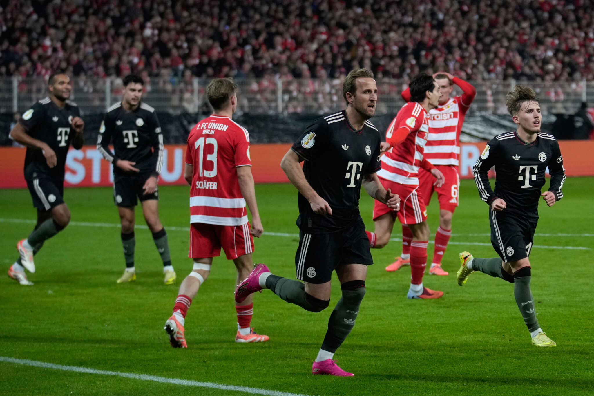 Δύο αυτογκόλ, ισάριθμα πέναλτι και η Μπάγερν Μονάχου στους «16» του Κυπέλλου Γερμανίας