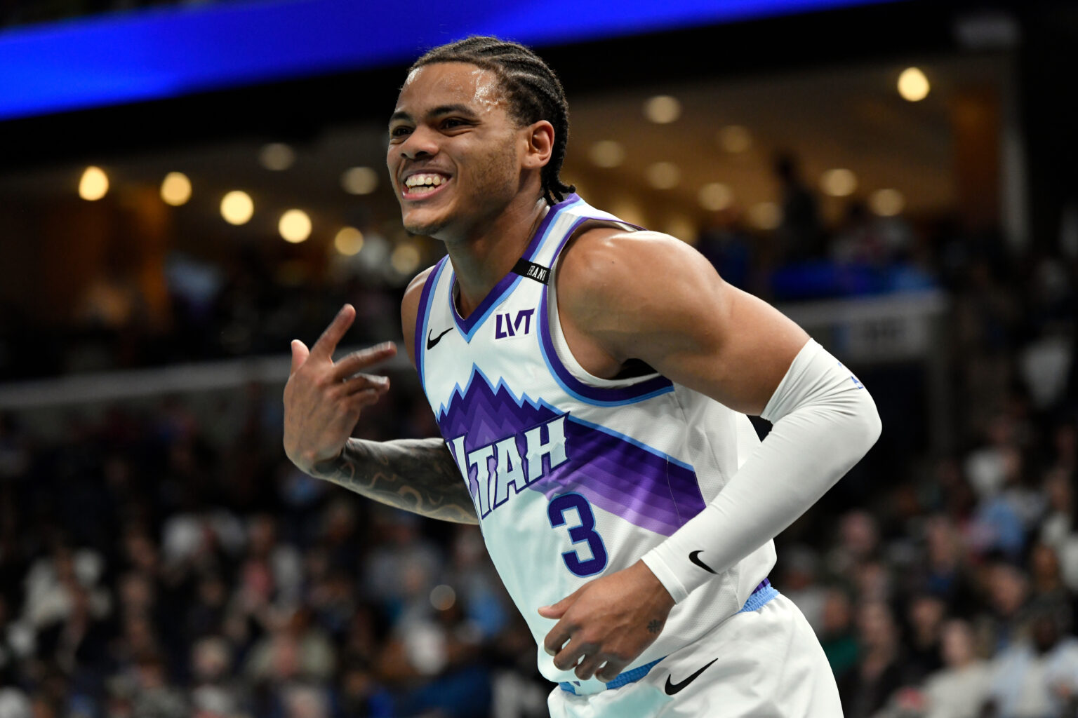 Ο Τζορτζ με 39 πόντους «υπέγραψε» το διπλό των Τζαζ επί των Γκρίζλις