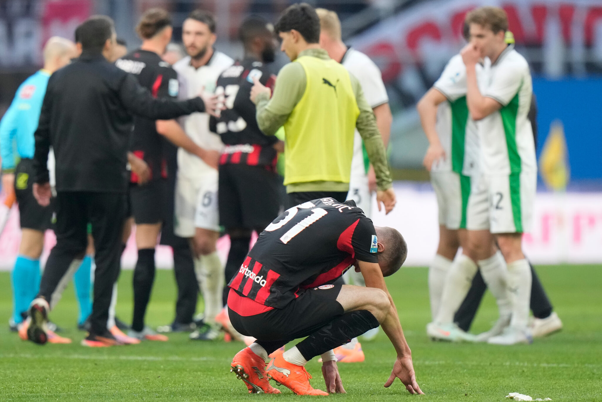 Έδωσε δικαιώματα και γκέλαρε κόντρα στη Σασουόλο η Μίλαν