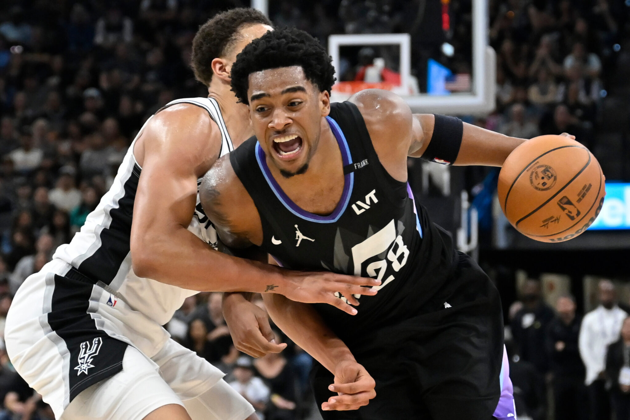 Οι Τζαζ έβαλαν «στοπ» στο σερί των Σπερς