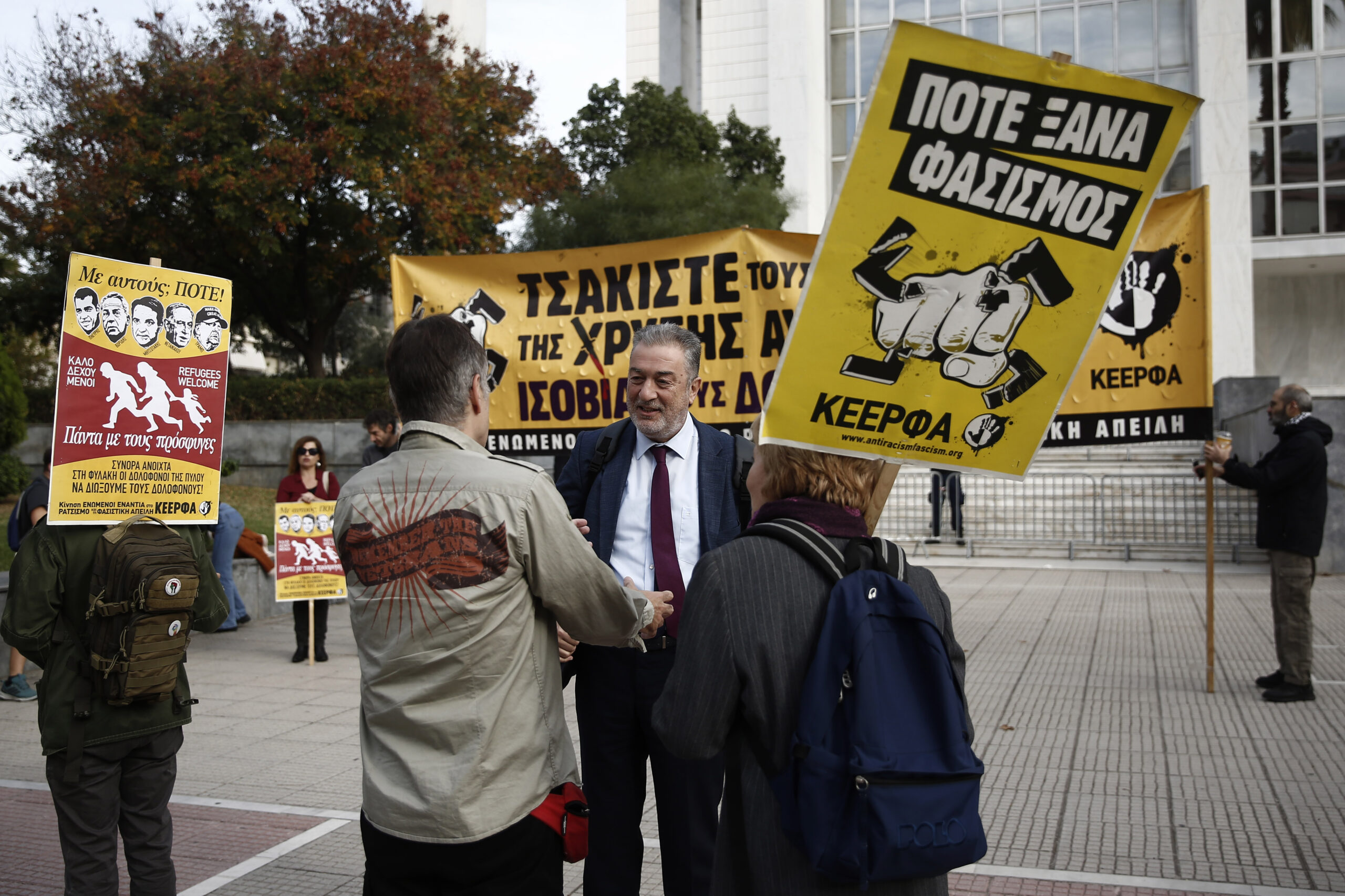 Δίκη Χρυσής Αυγής: «Εγκληματική οργάνωση με ναζιστική ιδεολογία», είπε η εισαγγελέας