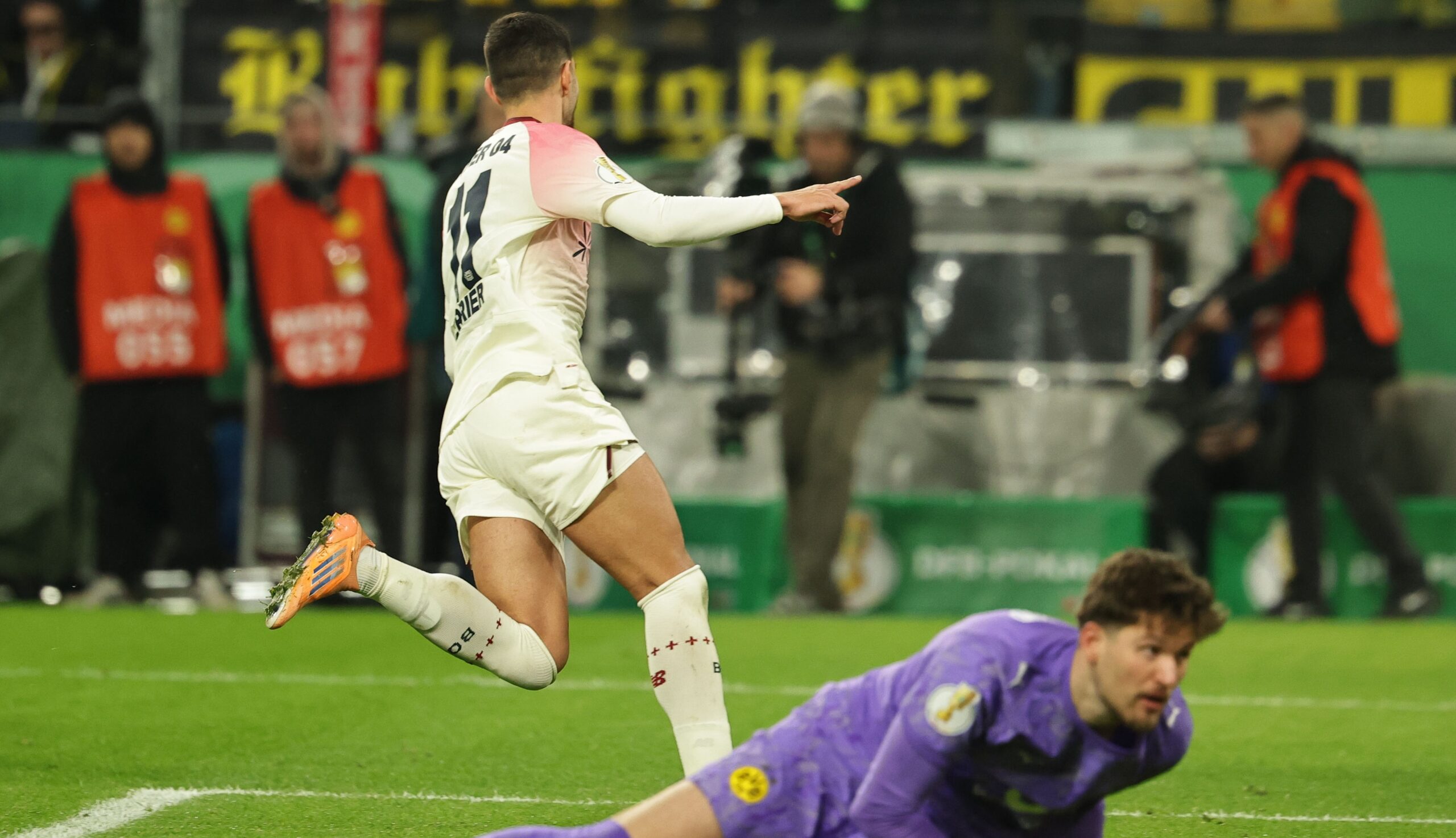 Άντεξε στην πίεση της Ντόρτμουντ και προκρίθηκε στα προημιτελικά του Κυπέλλου Γερμανίας η Λεβερκούζεν