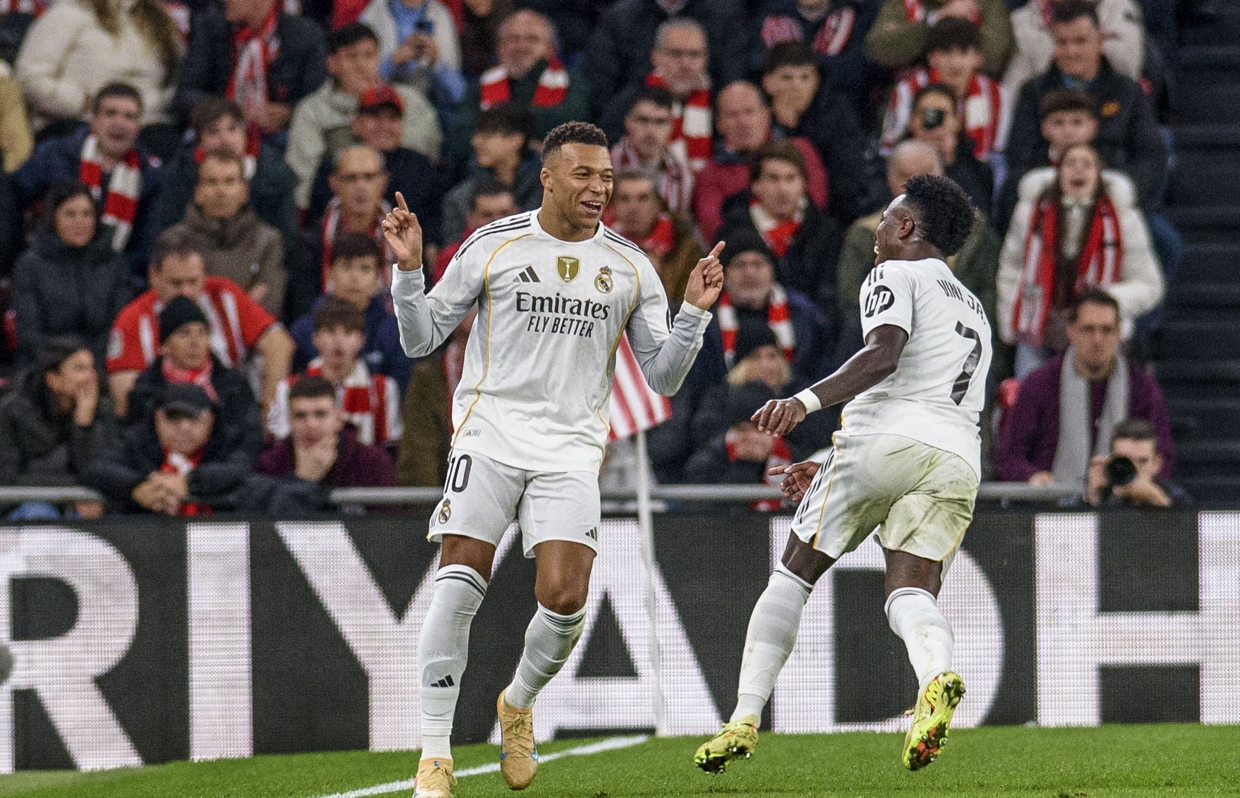 «Σίφουνας» στο Μπιλμπάο με υπερηχητικό Εμπαπέ η Ρεάλ, δεν αφήνει τη Μπαρσελόνα να ξεμακρύνει