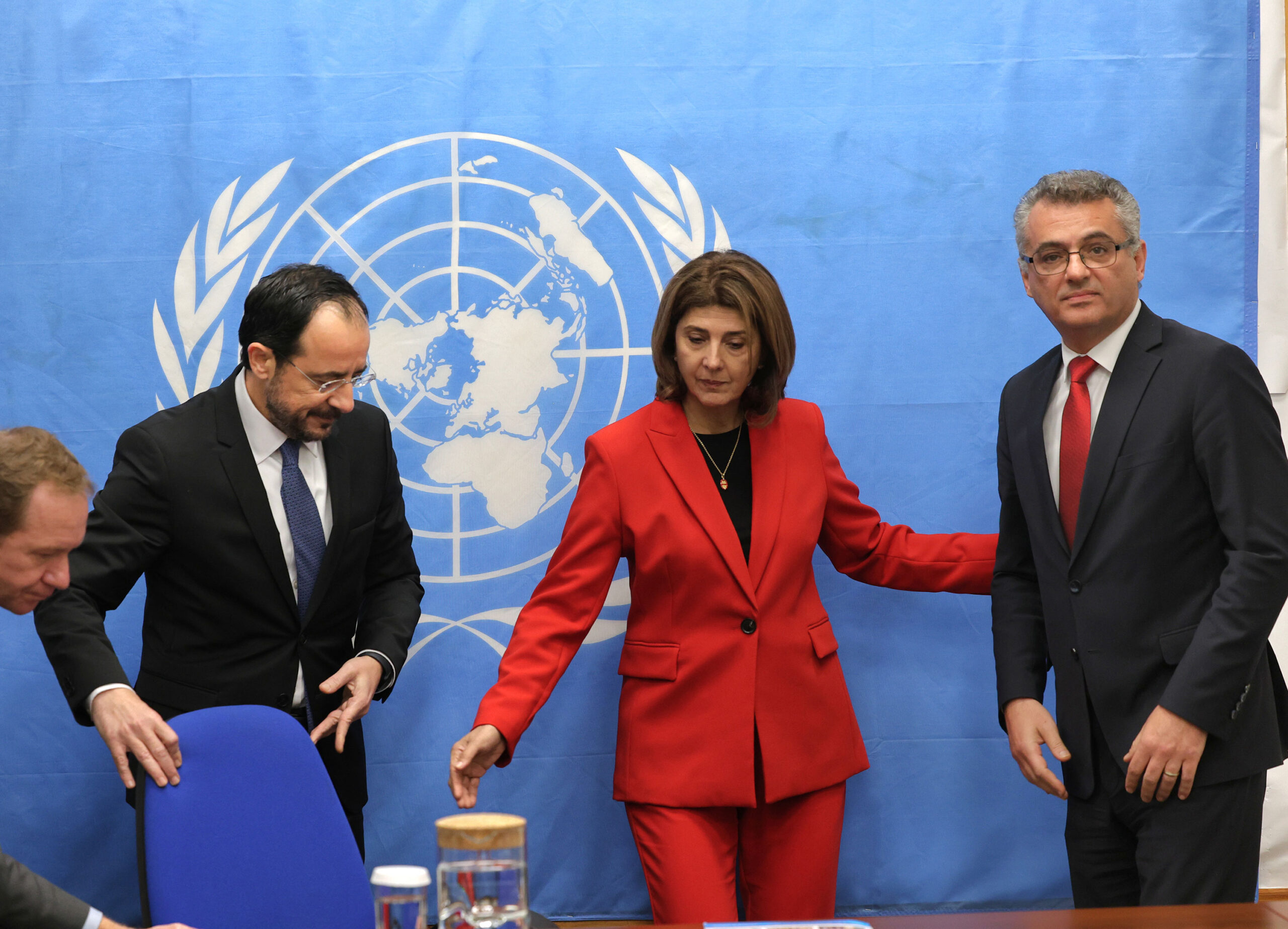 Σε εξέλιξη η κοινή συνάντηση Χριστοδουλίδη-Ερχιουρμάν με Ολγκίν