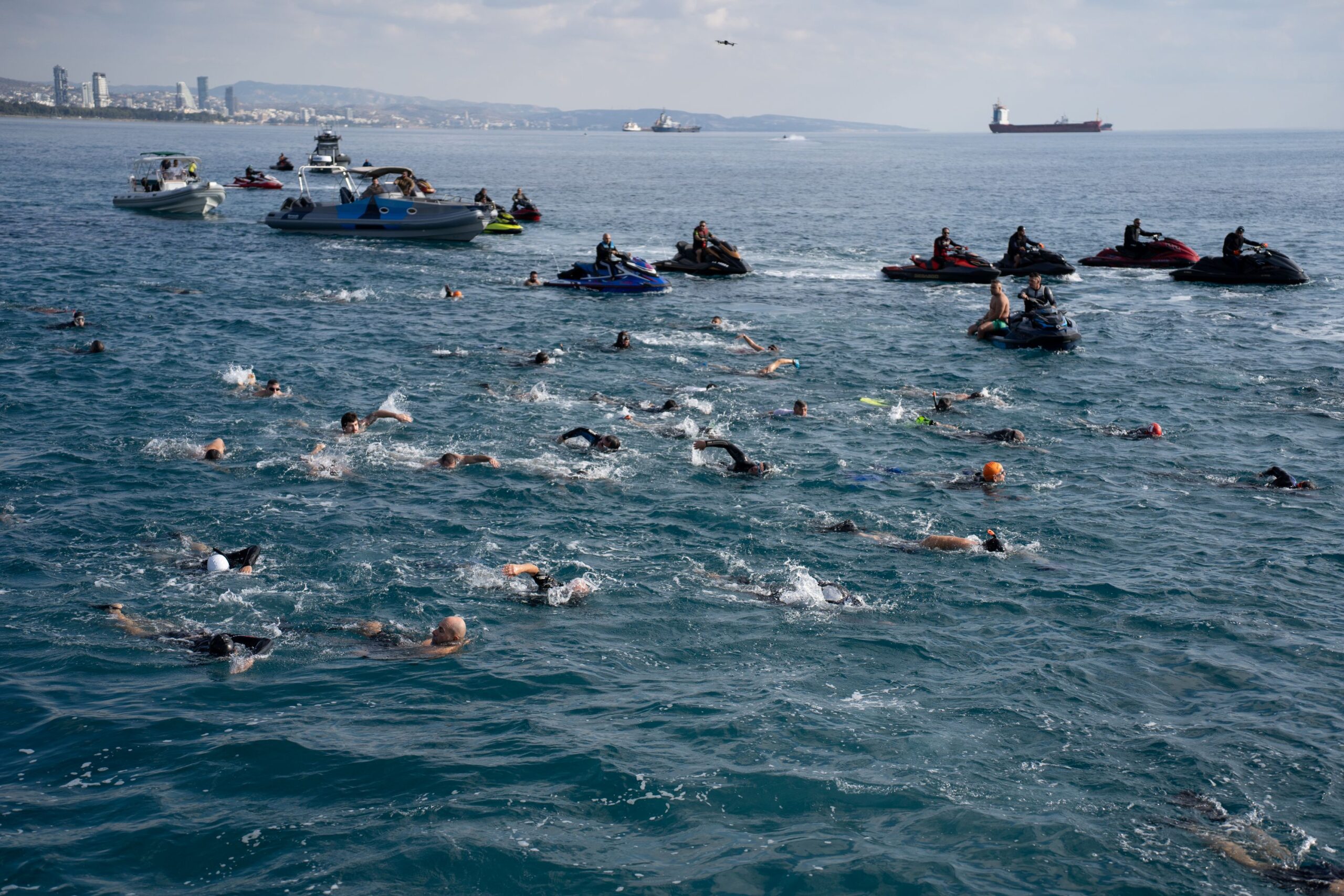 ΒΙΝΤΕΟ: Για ακόμη μία χρονιά βούτηξαν και κολύμπησαν με τους ΟΥΚ, για τα παιδιά που παλεύουν με τον καρκίνο