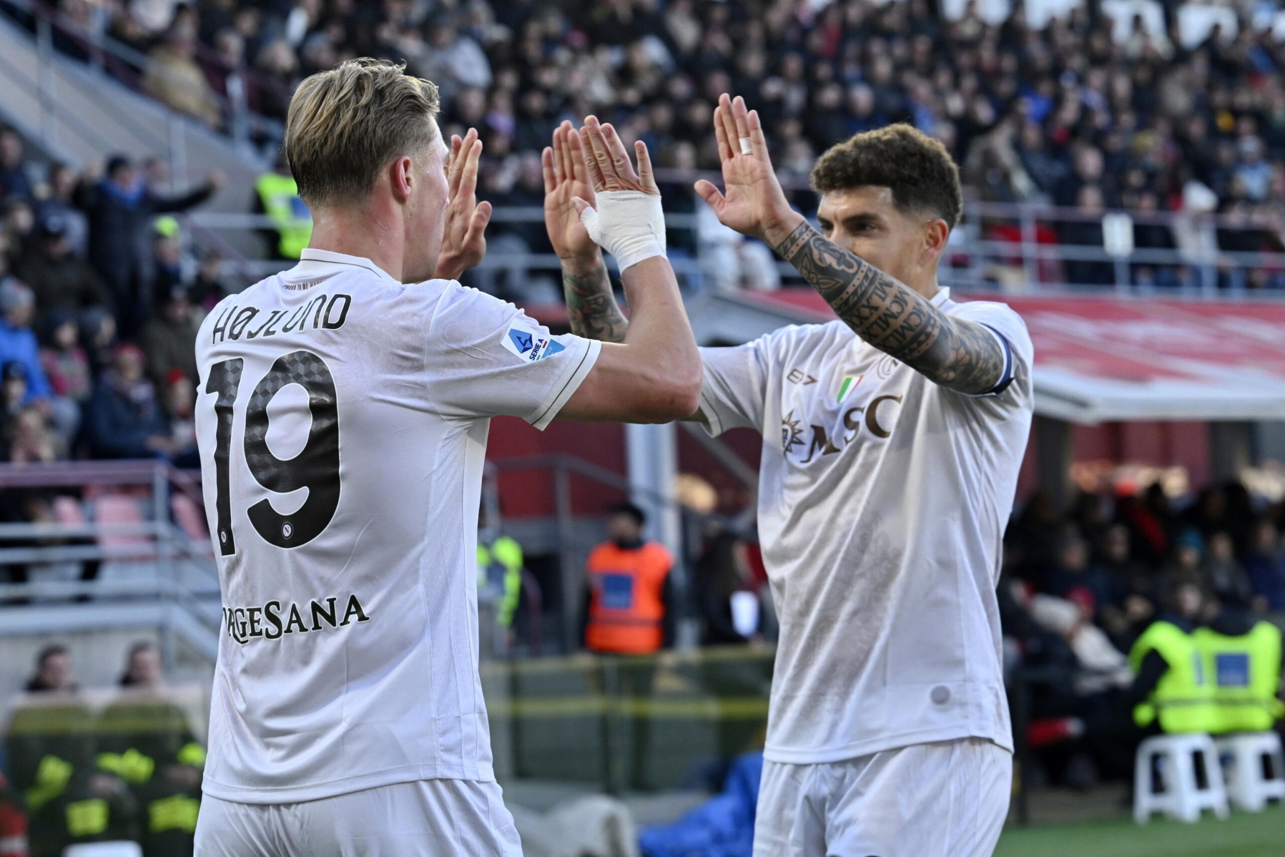 Επέστρεψε στις νίκες με Χόιλουντ και συνέχισε το κυνήγι της Μίλαν η Νάπολι