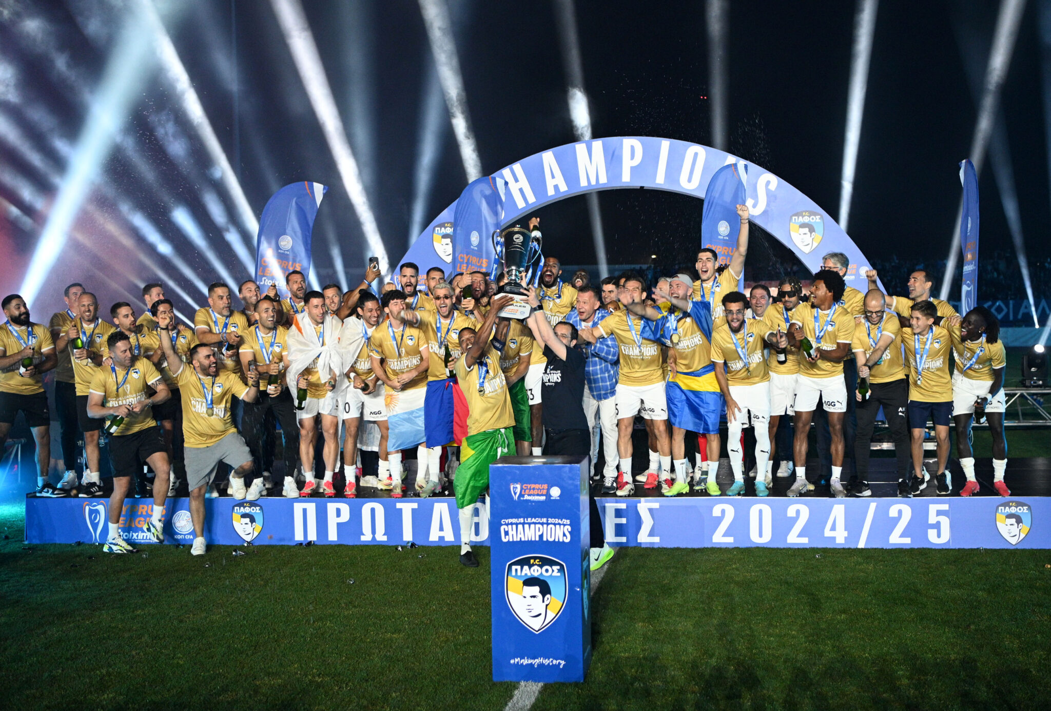 Ο… ποδοσφαιρικός απολογισμός του 2025: Τα γεγονότα που απασχόλησαν (ΦΩΤΟ & ΒΙΝΤΕΟ)