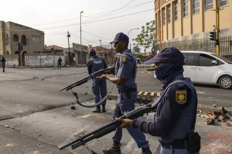 ΒΙΝΤΕΟ: Μακελειό με δέκα νεκρούς στη Νότια Αφρική
