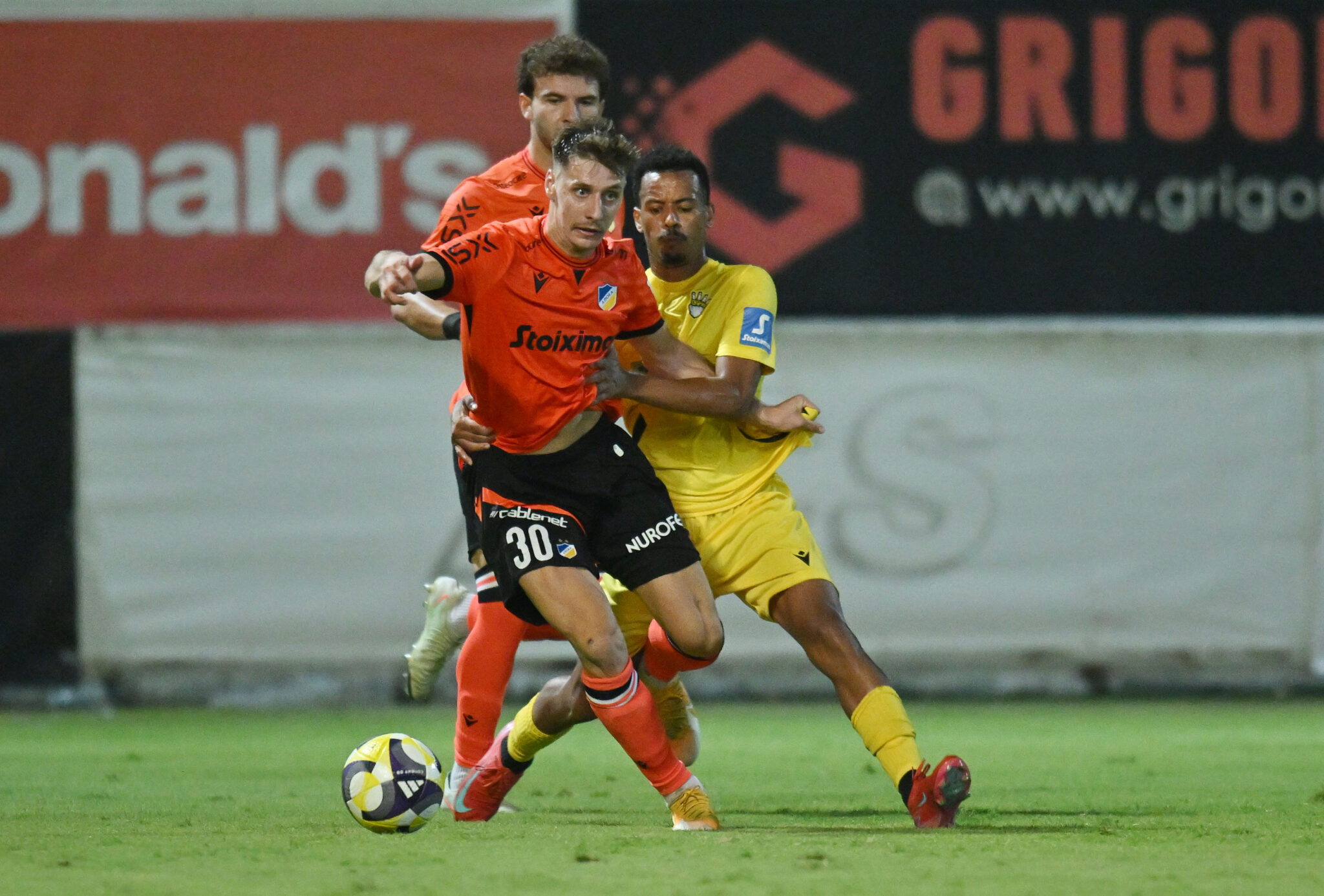 ΑΠΟΕΛ-Freedom 24 Krasava ΕΝΥ: Για το βαθμολογικό «άλμα» οι «γαλαζοκίτρινοι», θέλουν νέα αρχή με Ροθάδα οι νεοφώτιστοι