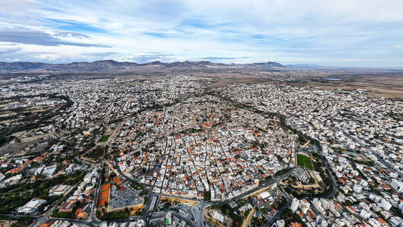 Ετήσια μεγέθυνση 1,8% ΣΠΟΔ τον Νοέμβριο δίνοντας συνέχεια στην ανάπτυξη οικονομίας