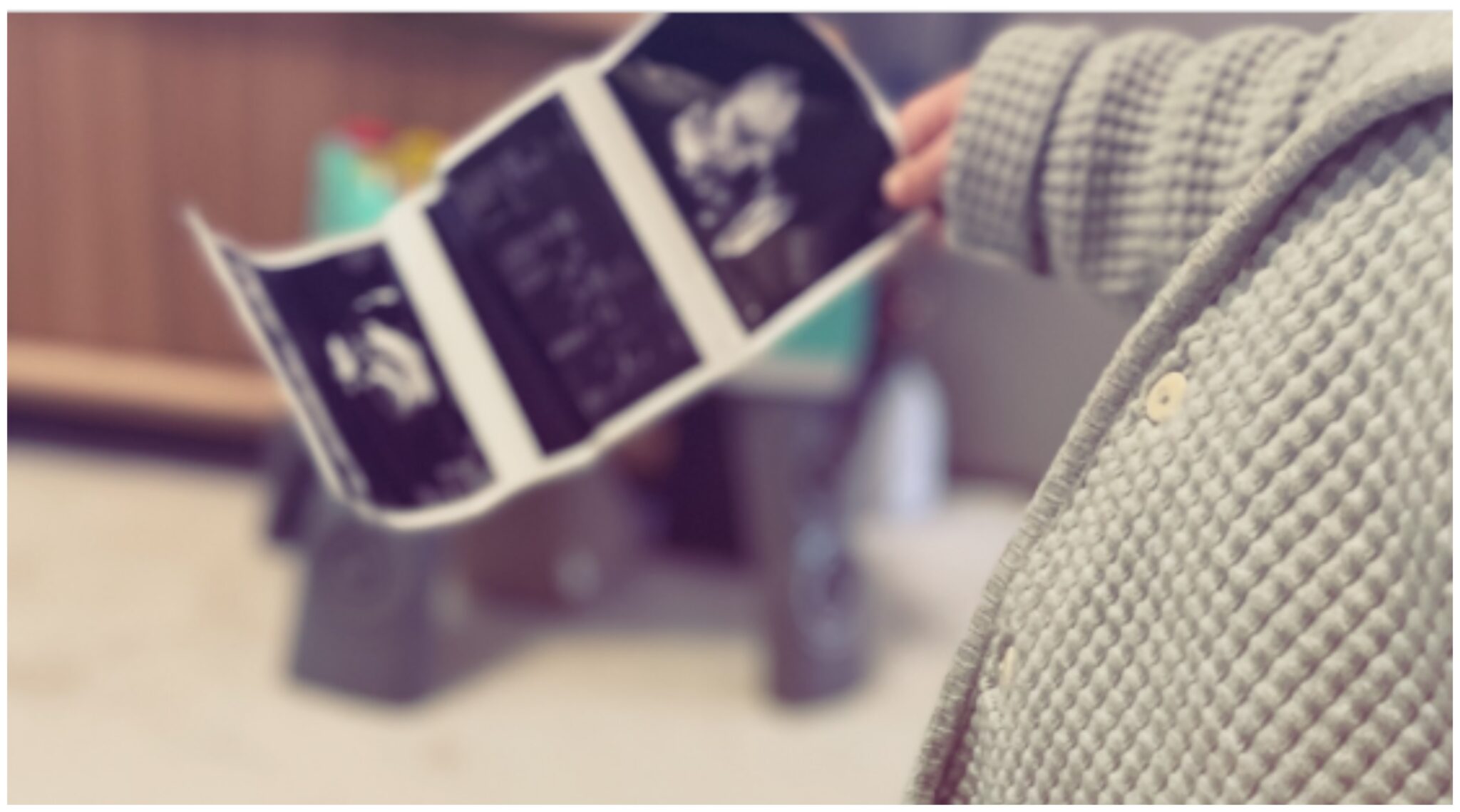 Πασίγνωστος Έλληνας ηθοποιός ανακοίνωσε στον «αέρα» ότι περιμένει το δεύτερο παιδί του