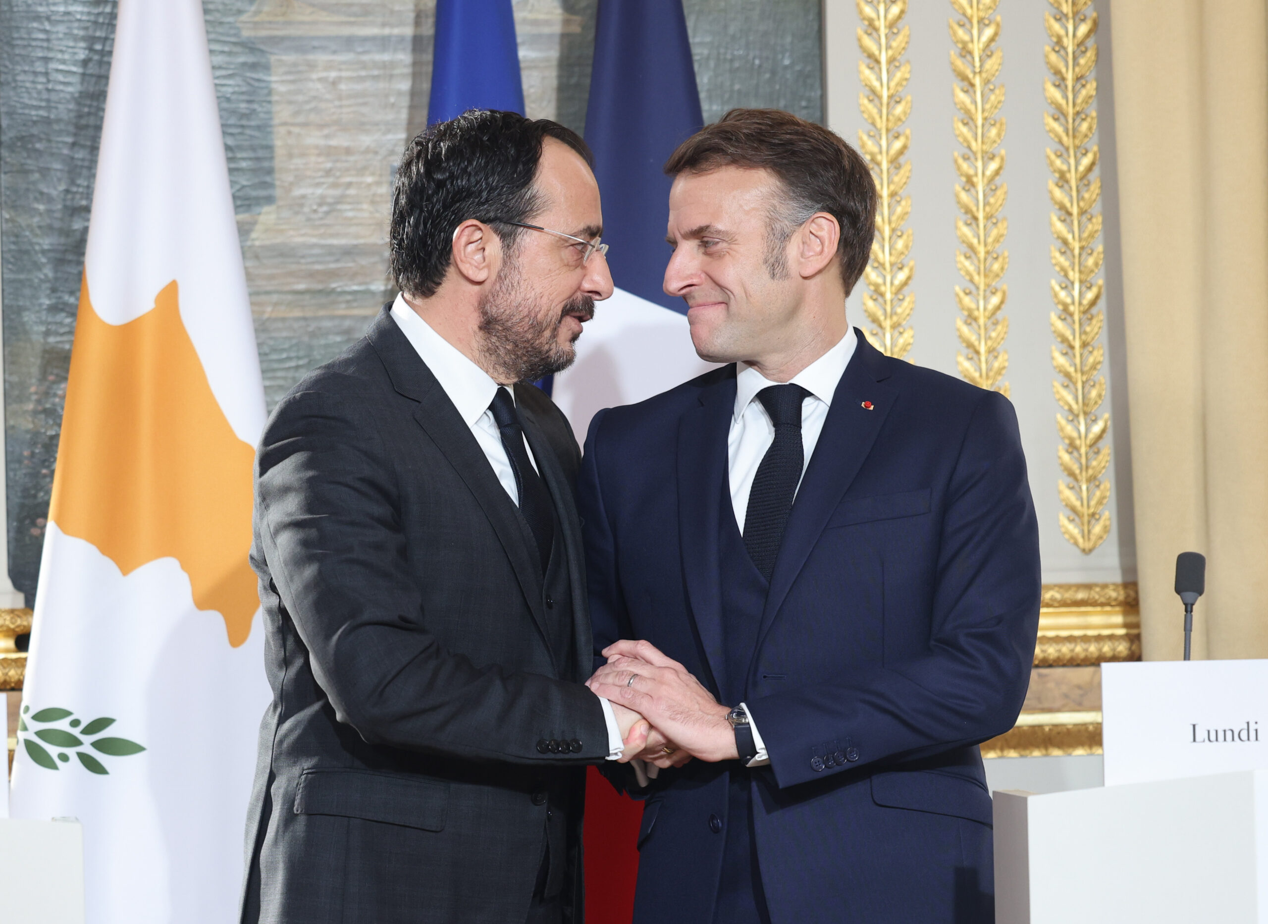 &Tau;&omicron; &epsilon;&upsilon;&chi;&alpha;&rho;&iota;&sigma;&tau;ώ &tau;&omicron;&upsilon; &Nu;ί&kappa;&omicron;&upsilon; &Chi;&rho;&iota;&sigma;&tau;&omicron;&delta;&omicron;&upsilon;&lambda;ί&delta;&eta; &sigma;&tau;&omicron;&nu; &Epsilon;&mu;. &Mu;&alpha;&kappa;&rho;ό&nu; &gamma;&iota;&alpha; &tau;&eta;&nu; &upsilon;&pi;&omicron;&sigma;&tau;ή&rho;&iota;&xi;&eta;