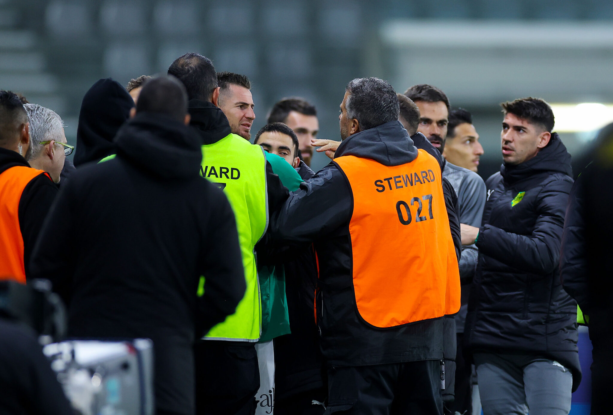 Ένταση και ολιγόλεπτη διακοπή στο… κεκλεισμένων των θυρών ΑΕΛ-ΑΕΚ (ΦΩΤΟ)