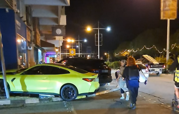 ΒΙΝΤΕΟ: Όχημα καρφώθηκε σε κολώνα στη Λεμεσό
