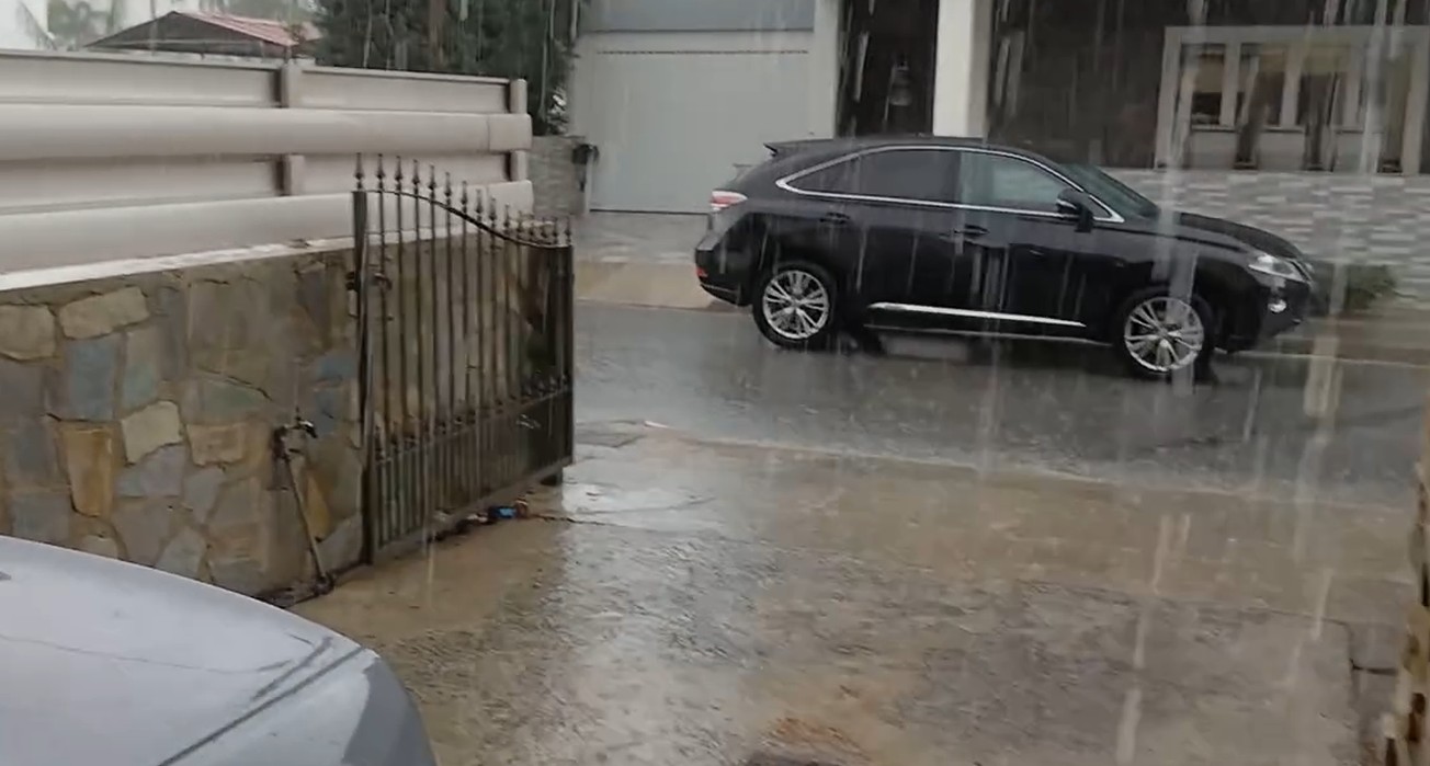 ΒΙΝΤΕΟ&ΦΩΤΟ: Άνοιξαν οι ουρανοί, βροχές σε όλη την Κύπρο