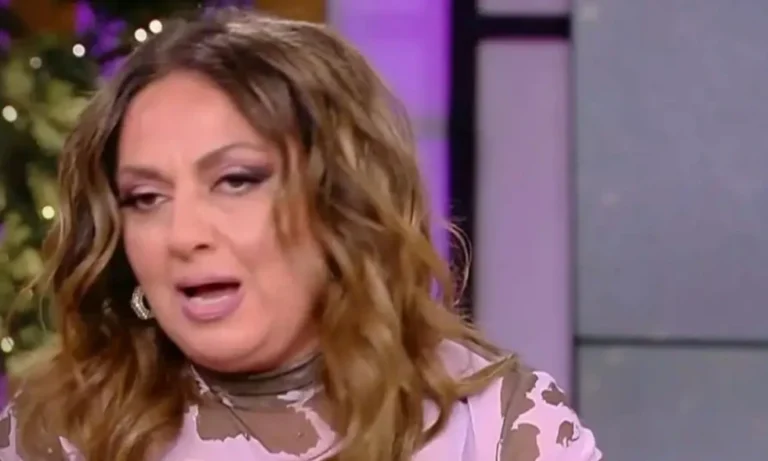 Σοφία Μουτίδου για Ιωάννα Τούνη: «Πρόκειται για ένα σκηνοθετημένο σίριαλ, έχω κουραστεί πάρα πολύ»