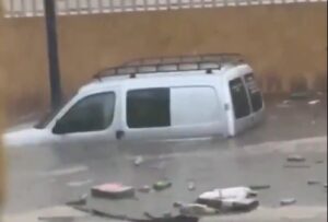 Μαρόκο: Πλημμύρες μόλις μιας ώρας στοίχισαν τη ζωή σε 21 ανθρώπους, τραγικές εικόνες