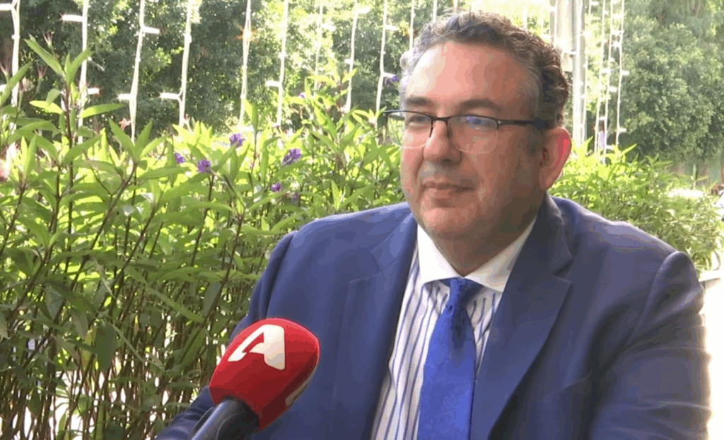 &Pi;ώ&sigmaf; &eta; &Kappa;ύ&pi;&rho;&omicron;&sigmaf; &alpha;&nu;&epsilon;&beta;ά&zeta;&epsilon;&iota; &tau;&omicron;&nu; &pi;ή&chi;&eta; &sigma;&tau;&eta;&nu; &kappa;&alpha;&iota;&nu;&omicron;&tau;&omicron;&mu;ί&alpha; &kappa;&alpha;&iota; &eta; &nu;έ&alpha; &sigma;&tau;&rho;&alpha;&tau;&eta;&gamma;&iota;&kappa;ή &pi;&omicron;&upsilon; &pi;&epsilon;&rho;&iota;&lambda;&alpha;&mu;&beta;ά&nu;&epsilon;&iota; &kappa;&alpha;&iota; &Tau;&epsilon;&chi;&nu;&eta;&tau;ή &Nu;&omicron;&eta;&mu;&omicron;&sigma;ύ&nu;&eta;