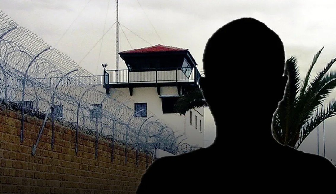 Πρώην κατάδικος στο AlphaNewsLive: Κοιμόμασταν στο πάτωμα σε στρώματα θαλάσσης, μύριζε το κελί απ’ τα μπουκάλια με ούρα