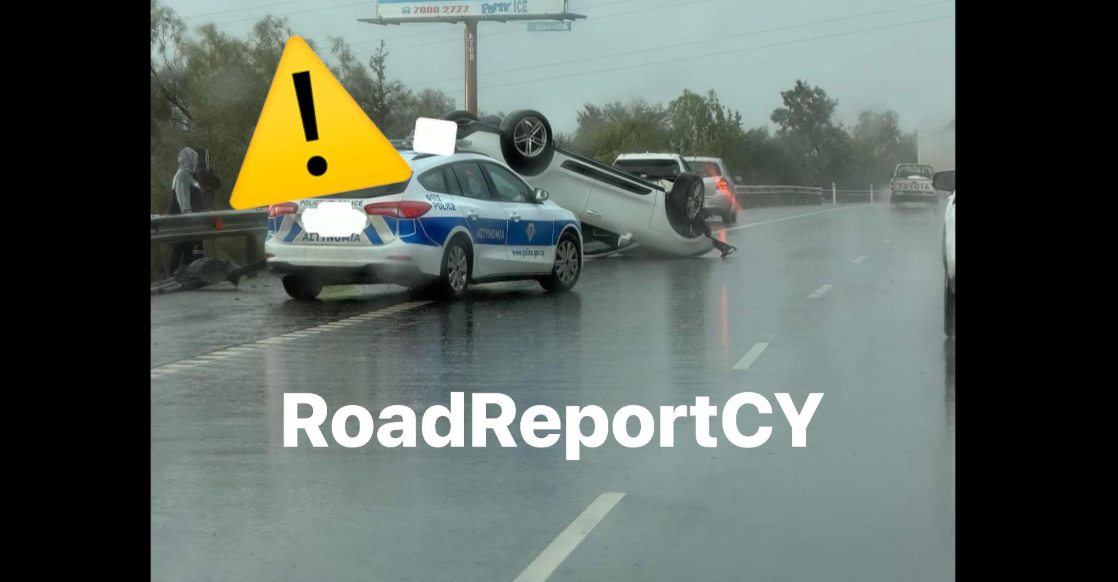 ΦΩΤΟ: Όχημα ανατράπηκε στον αυτοκινητόδρομο