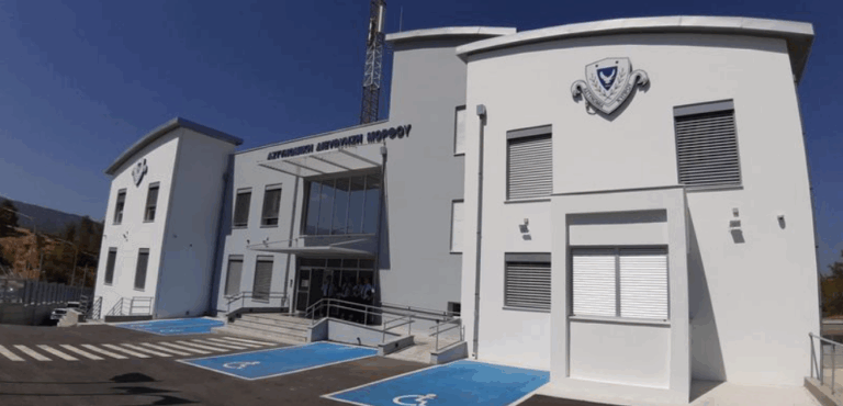 Ελεγκτική: Παρατυπίες και παράνομη εναπόθεση μπάζων κατά την ανέγερση νέου κτιρίου ΑΔΕ Μόρφου