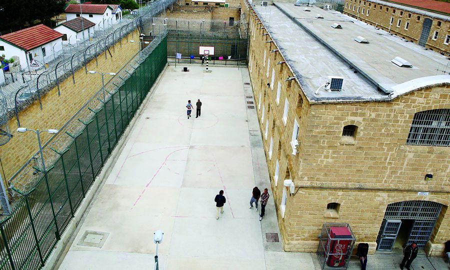 &Sigma;&upsilon;&nu;&tau;&epsilon;&chi;&nu;&iota;&alpha;&kappa;ό&sigmaf; &pi;ό&lambda;&epsilon;&mu;&omicron;&sigmaf; &sigma;&tau;&iota;&sigmaf; &Phi;&upsilon;&lambda;&alpha;&kappa;έ&sigmaf;