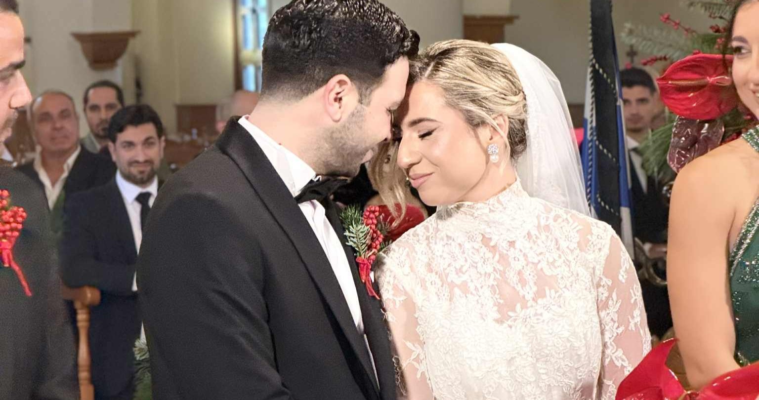 Χάρης Παπαθεοχάρους – Θεογνωσία Χρίστου: Στα σκαλιά της εκκλησίας πιο ερωτευμένοι από ποτέ (ΦΩΤΟ)