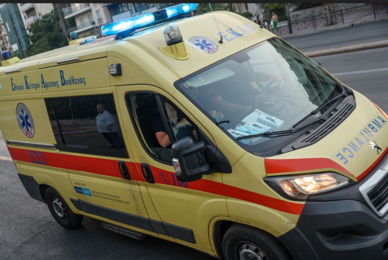 Ασυνείδητος οδηγός παρέσυρε πεζή, σκότωσε τον σκύλο της κι εξαφανίστηκε στο Ηράκλειο