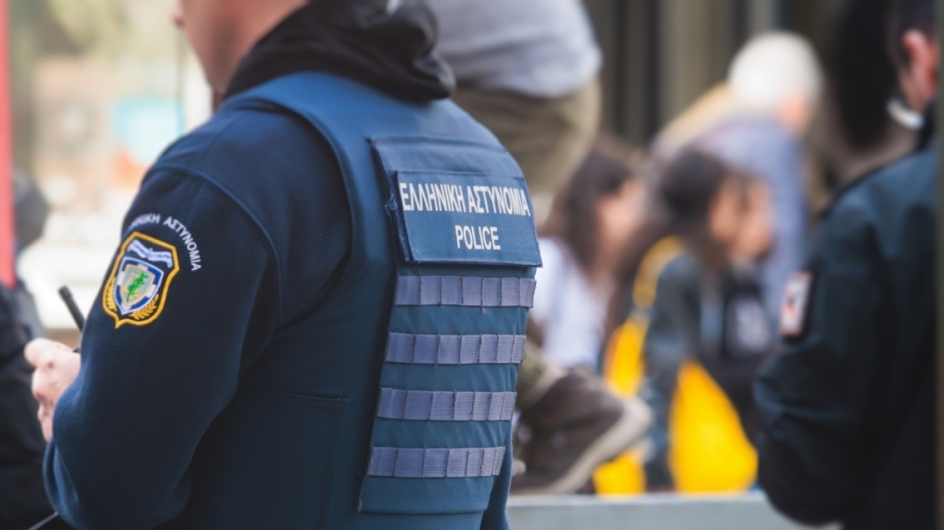 Το ελληνικό FBI απέτρεψε δολοφονία: Εντοπίστηκαν καλάσνικοφ και πιστόλια με σιγαστήρα