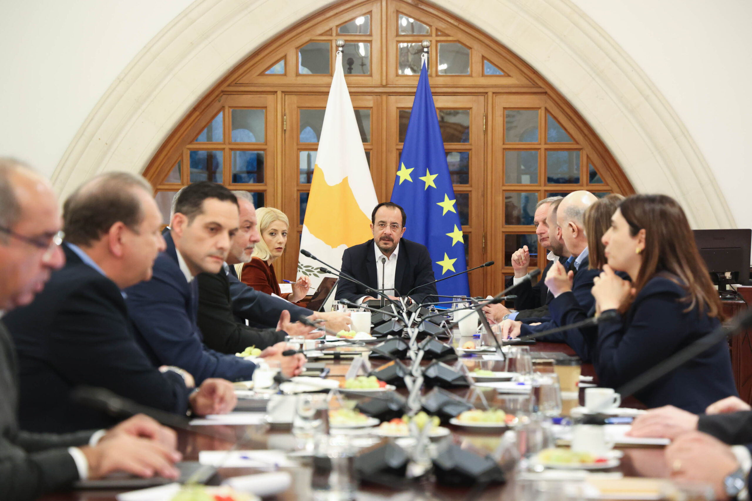 Ικανοποίηση και ανησυχίες στο Εθνικό Συμβούλιο: Πώς είδαν τα κόμματα την συνάντηση ΠτΔ, Έρχιουρμαν και Ολγκίν