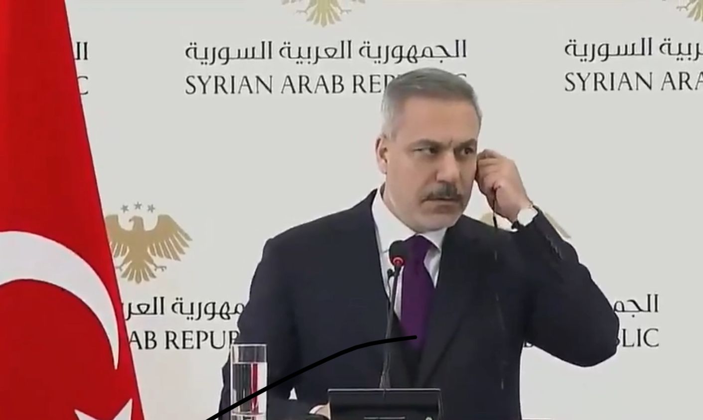 ΒΙΝΤΕΟ: Διπλωματικό απρόοπτο στη Συρία, «έκοψαν» ξαφνικά τη συνέντευξη Τύπου Φιντάν