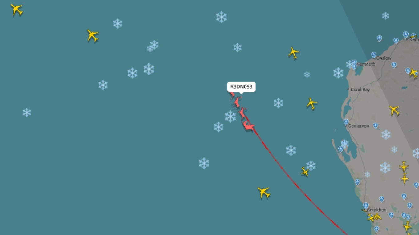 Ο Άγιος Βασίλης ξεκίνησε το ταξίδι του για την παράδοση των δώρων, ζωντανά η πορεία του