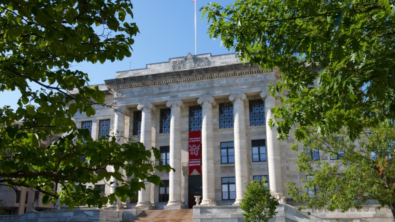 Σκάνδαλο στο Χάρβαρντ: Ο επικεφαλής του νεκροτομείου καταδικάστηκε για εμπορία οργάνων και λειψάνων