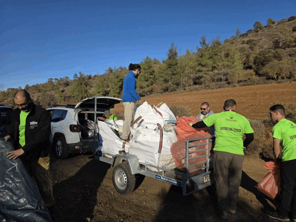 Από μπότες μέχρι τοξικά απόβλητα στο δάσος Μαχαιρά