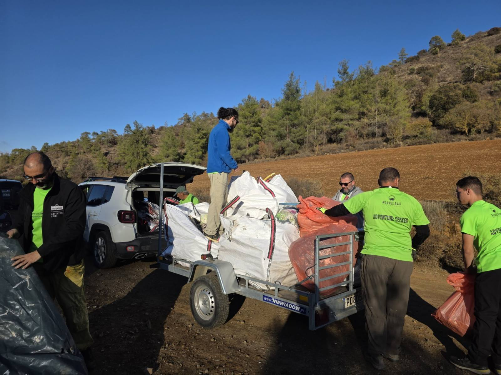 Από μπότες μέχρι τοξικά απόβλητα στο δάσος Μαχαιρά