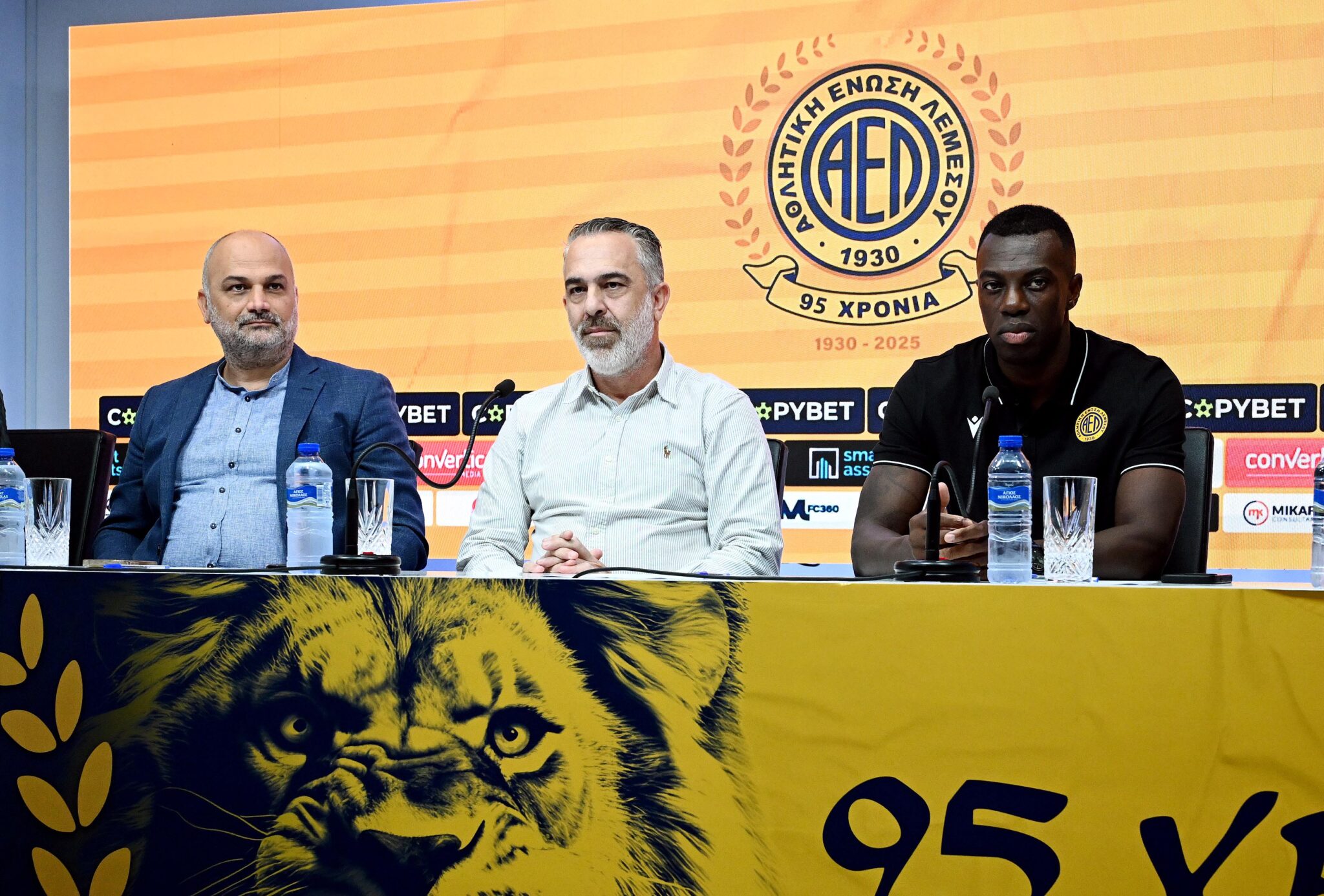 Παρουσίασε Θύμιο και Νταμάχου η ΑΕΛ (ΒΙΝΤΕΟ)