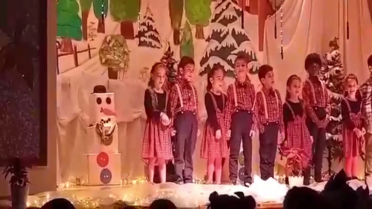 ΒΙΝΤΕΟ: Η 5χρονη Ιωάννα έκανε την πιο γλυκιά έκπληξη στους κωφούς γονείς της