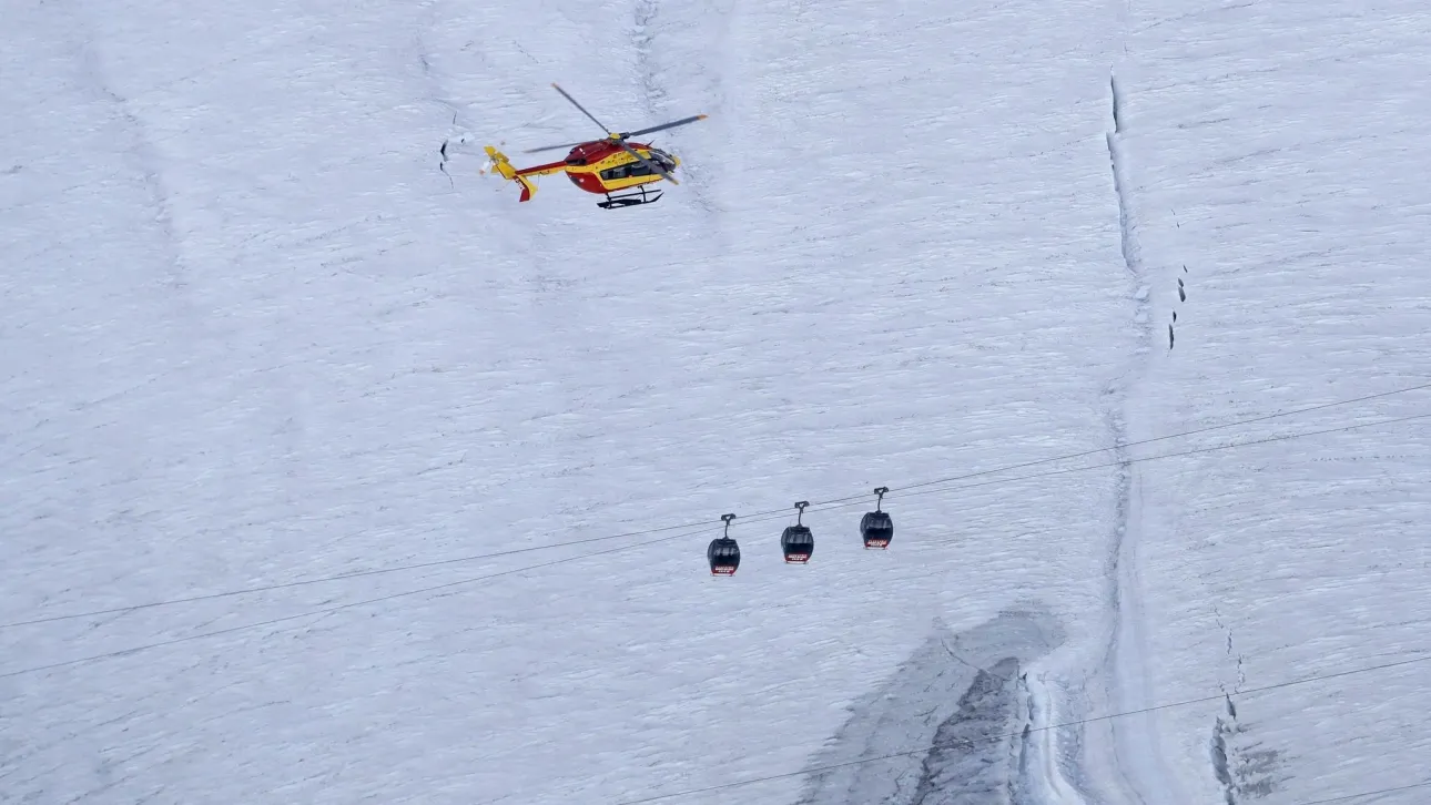 ΒΙΝΤΕΟ: Ατύχημα με τελεφερίκ και τραυματίες στην Ιταλία, εγκλωβίστηκαν 100 επιβάτες στα 2.800 μέτρα